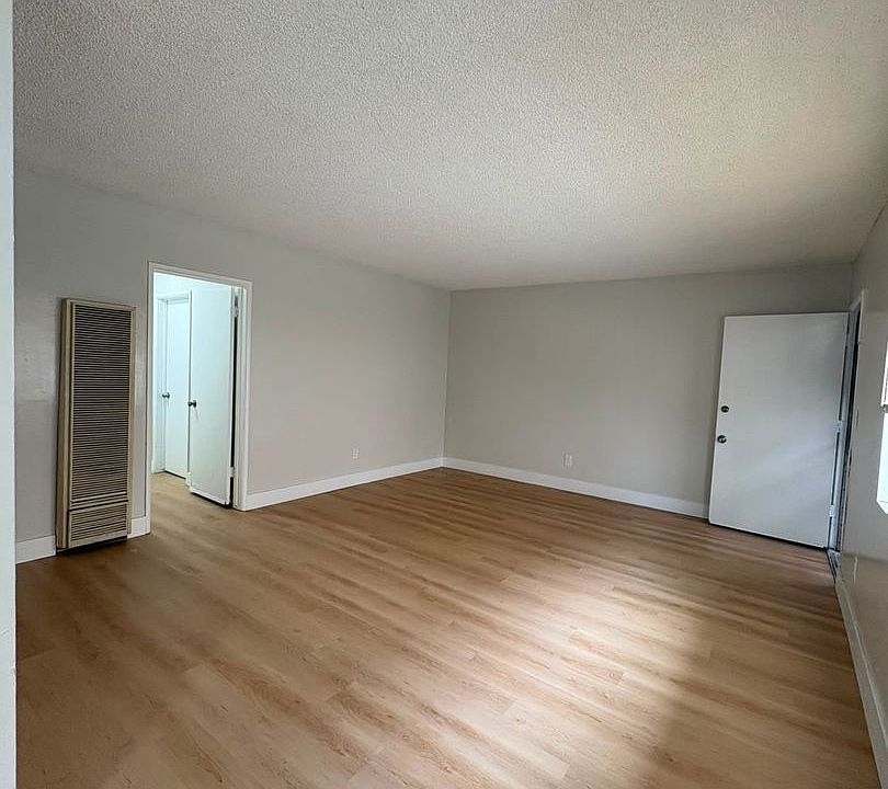 1st image of 626 W 81st St #1A