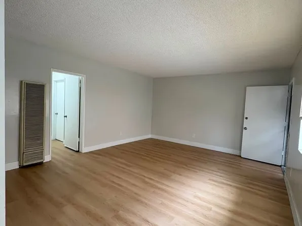 626 W 81st St #1A, Los Angeles, CA 90044