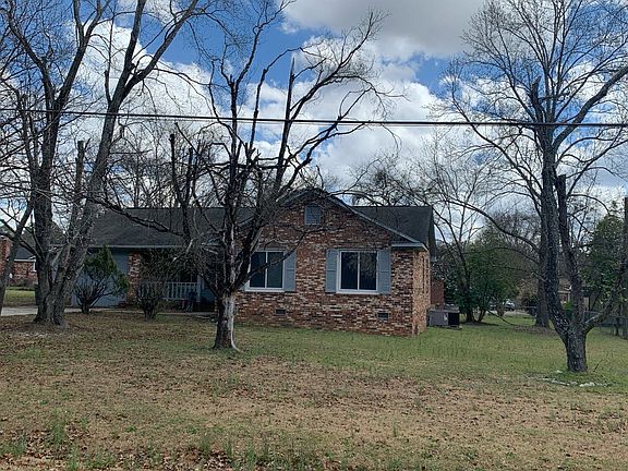 2nd image of 413 Longwood Rd