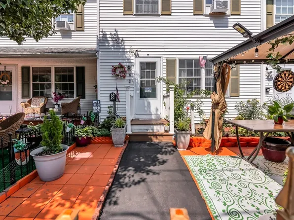 8 Hall St Unit 8, Lawrence, MA 01841