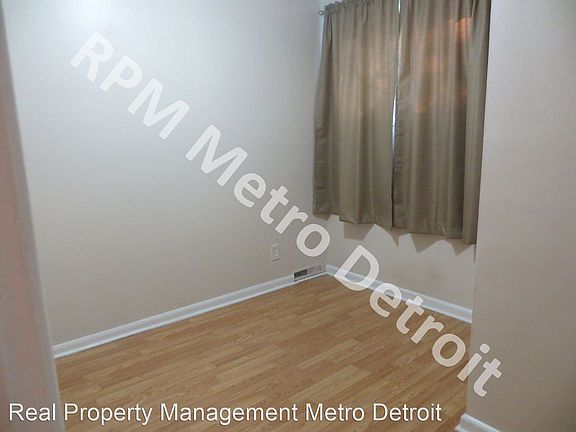 5th image of 3194 McCormick Dr