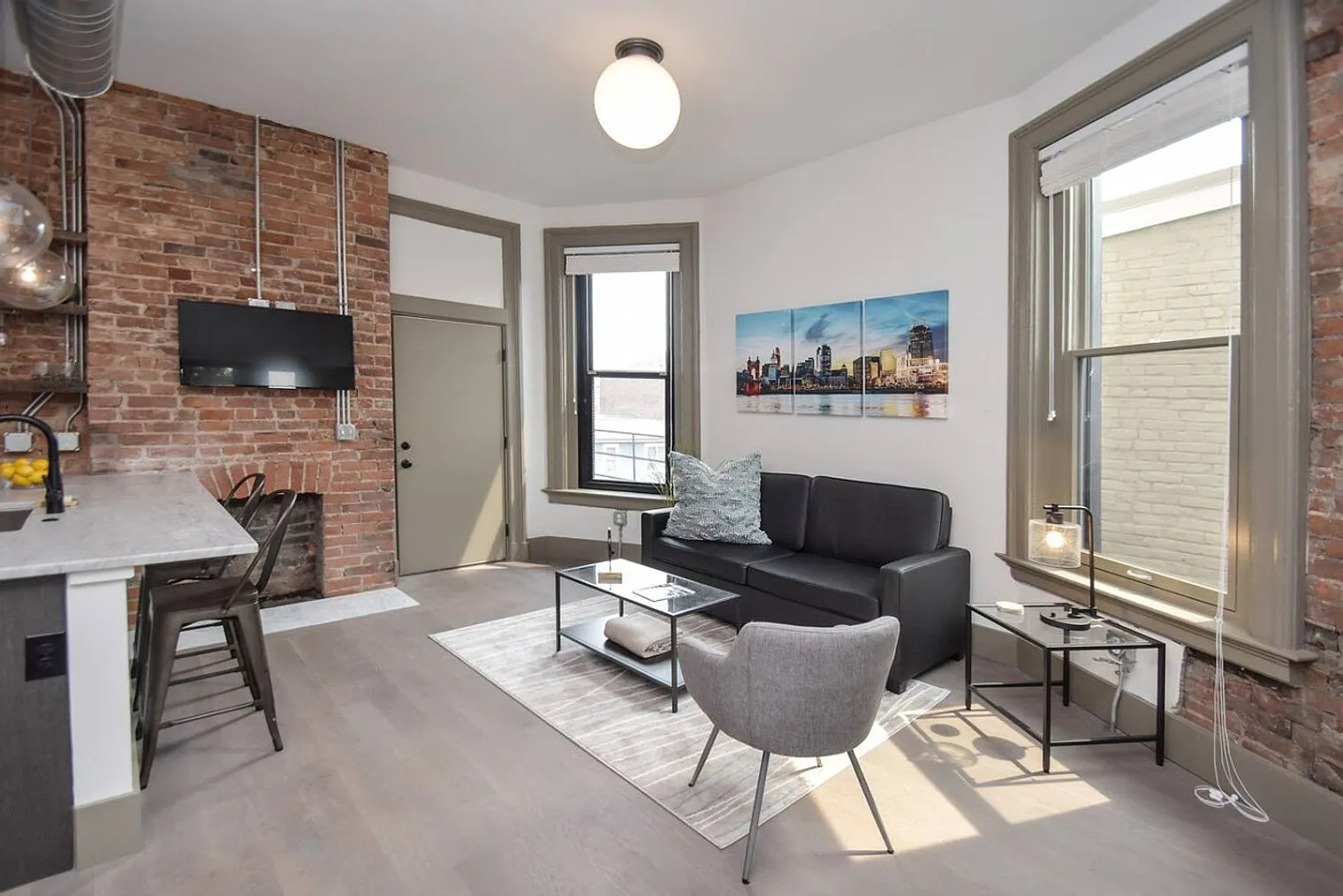 1 bed, 1.0 bath, $4,253 — Photo 2