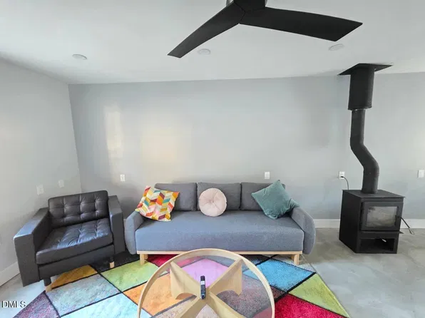 114 Chaucer Ct, Carrboro, NC 27510