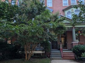 2713 N Calvert St, Baltimore, MD