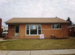 18151 Winsome Rd, Fraser, MI 48026