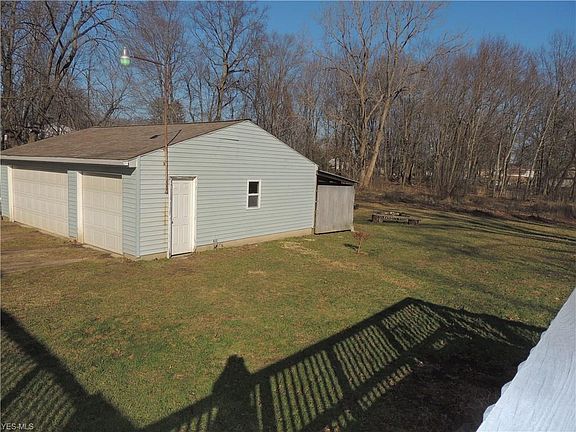 2nd image of 1423 Pin Oak Dr