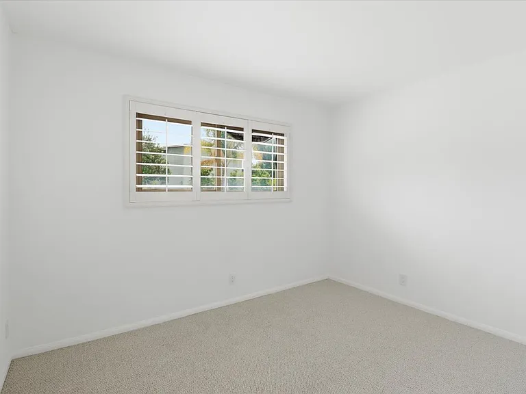 577 Houston Dr — Photo 11