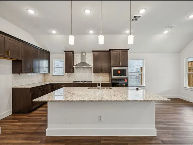 3832 Pennington Ave — Photo 8