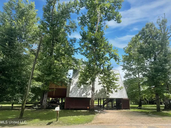 1729 Pascagoula Dr, Lucedale, MS 39452