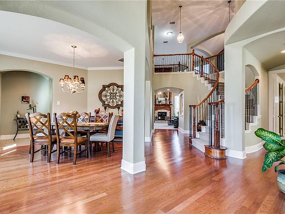 4th image of 2710 Garrett Dr