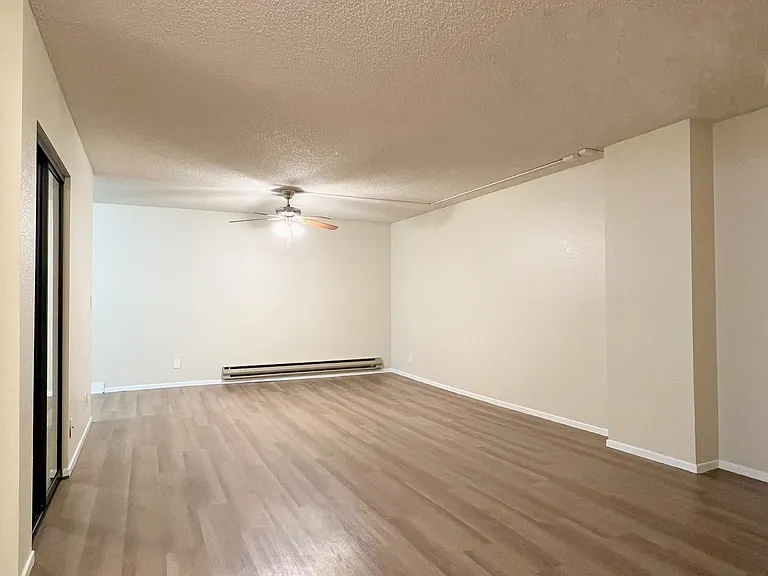Marcella Apartments — Photo 19