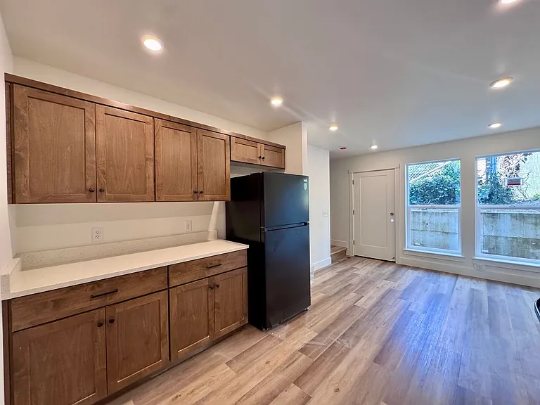 Brand New, Beautiful Townhomes! 2 & 3 Bedrm Units Available — Photo 8