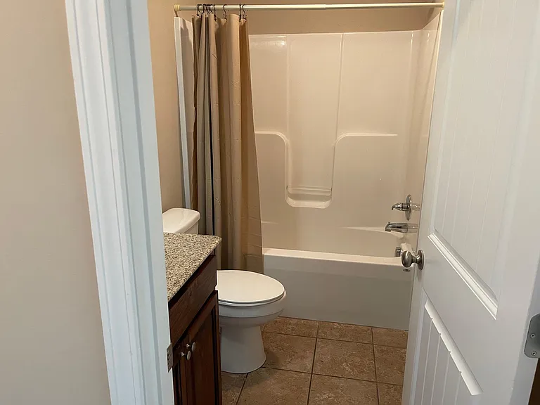 204 Williamsburg Cir — Photo 6