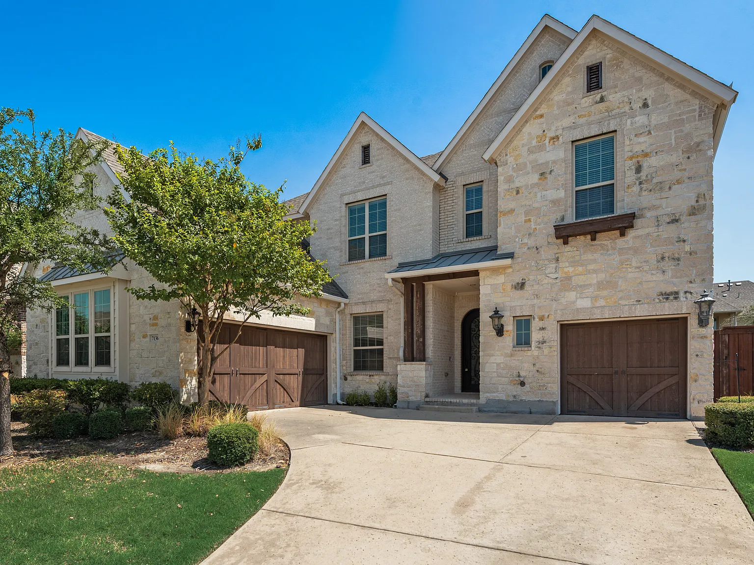 5 bed, 4.5 bath, 3765 sqft, $4,500 — Photo 3