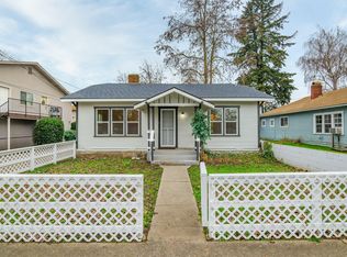 716 NE 8th St, Grants Pass, OR 97526