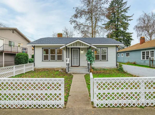 716 NE 8th St, Grants Pass, OR 97526