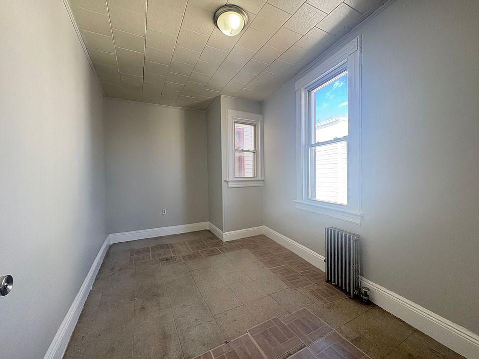 2nd image of 72 Rose Ave APT 2L