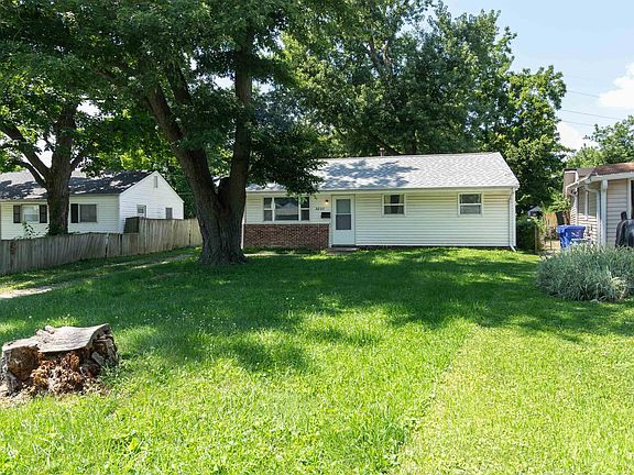 2nd image of 3827 N Saint Joseph Ct