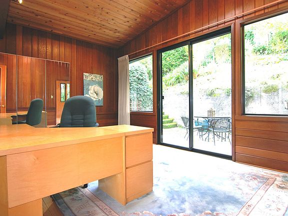 Third bedroom (office)