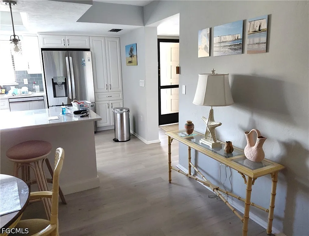 2 bed, 2.0 bath, 1583 sqft, $5,500 — Photo 3