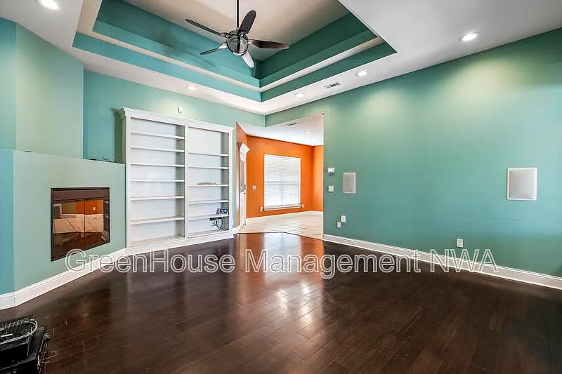 3 bed, 2.0 bath, 2054 sqft, $1,990 — Photo 3