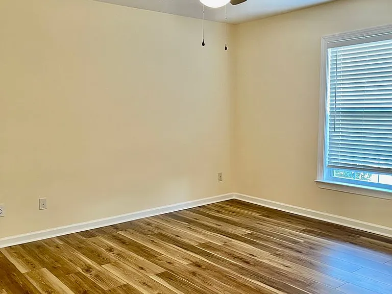 373 Southgate Dr — Photo 16