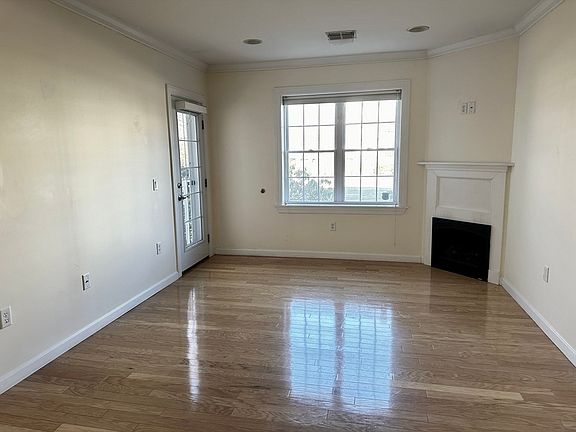4th image of 5 Woodman Way Unit 102