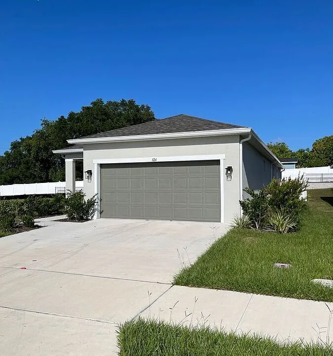 824 Blue Creek Dr