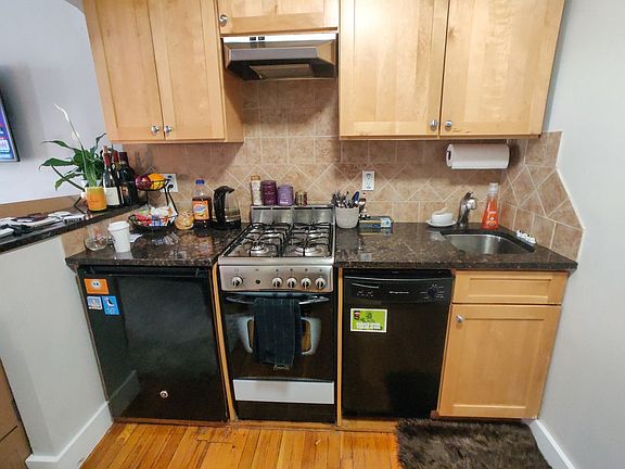 5th image of 128 Saint Marks Pl APT 2A