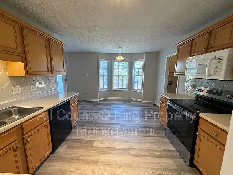 3 bed, 2.5 bath, $2,000 — Photo 3