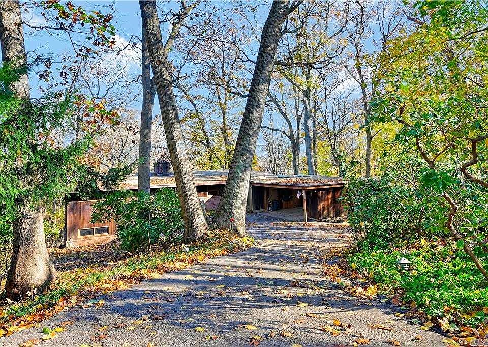 1st image of 39 Harbor Hill Dr