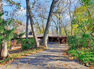 39 Harbor Hill Dr, Huntington, NY 11743