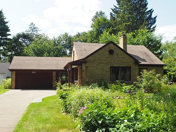 3rd image of 261 Oakland Dr