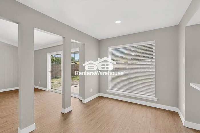 1002 Westminster Ln — Photo 12