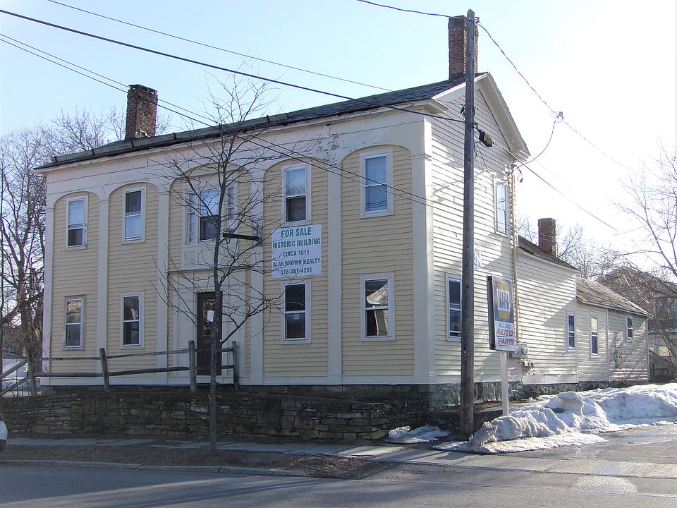 2nd image of 28 Main St