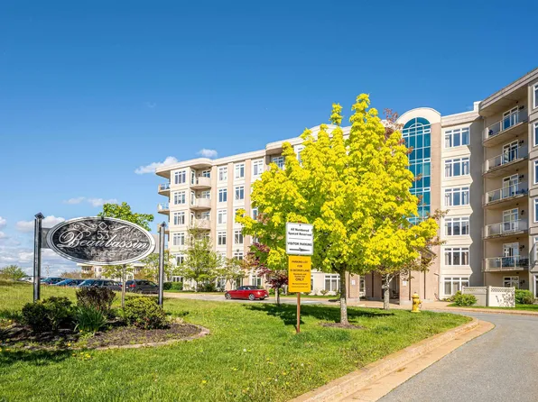 53 Bedros Ln #202, Halifax, NS B3M 4X4