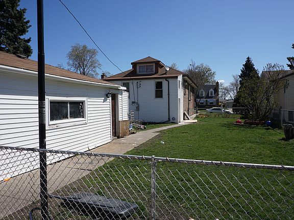 4th image of 3336 Rose St