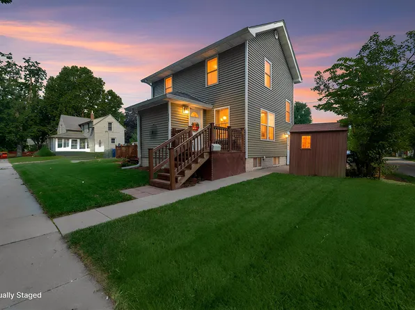 417 10th St, Ames, IA 50010