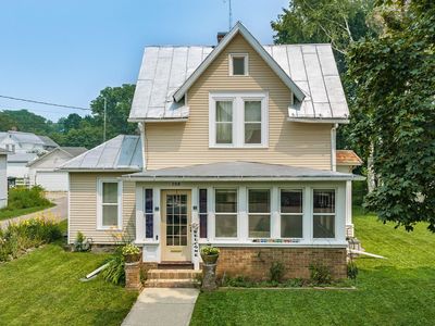 708 Oak St, Baraboo, WI, 53913