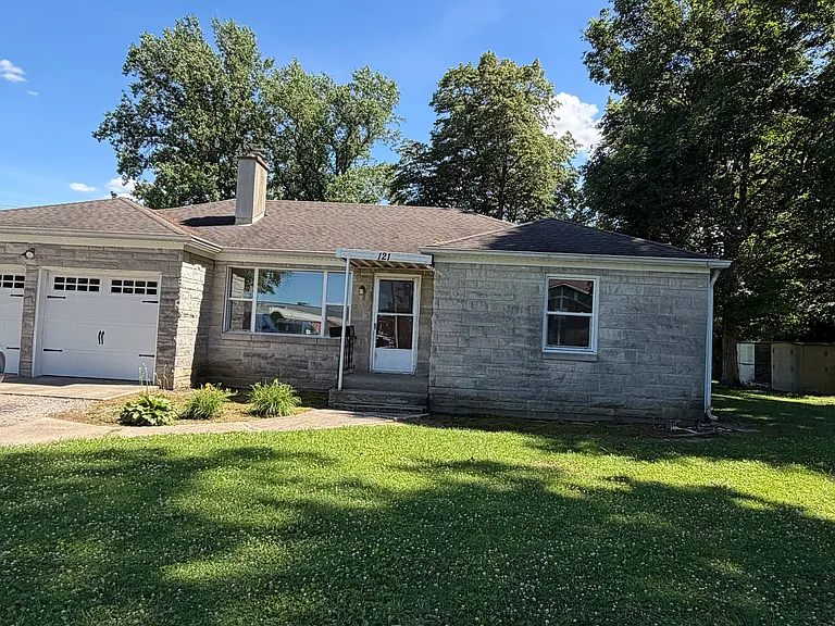 121 W McKenzie Rd — Photo 1