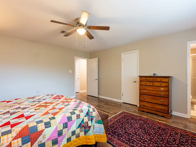 960 Springhill Dr — Photo 16