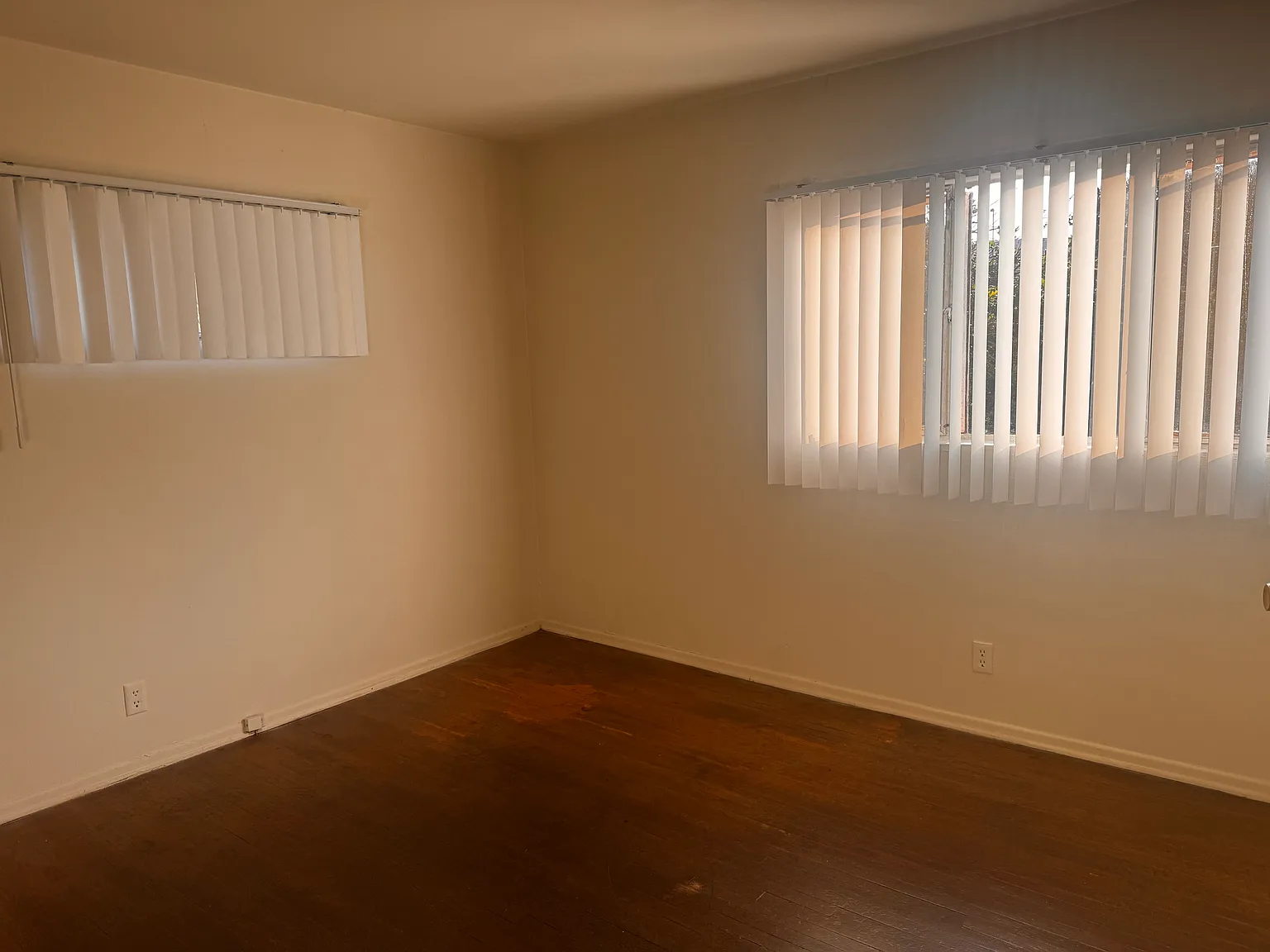 10943 Roebling Ave — Photo 3