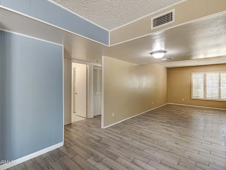 3933 S Pine St — Photo 15