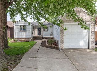 22427 E 10 Mile Rd, Saint Clair Shores, MI