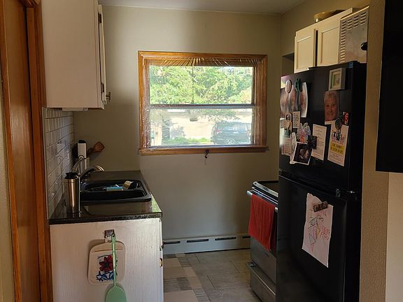 3rd image of 215 Rose St N