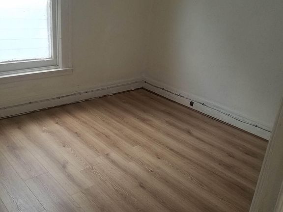 3rd image of 306 Winslow Ave