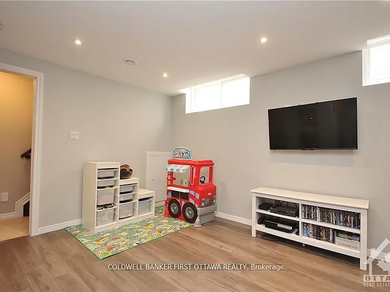 505 Bretby Cres — Photo 23