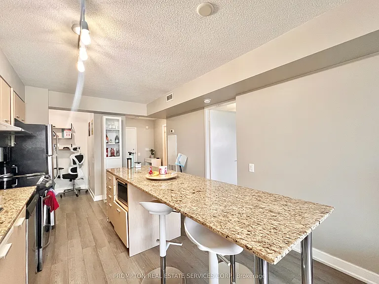 29 Singer Ct #710 — Photo 10
