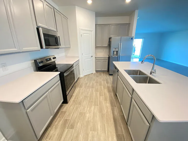 340 Pineywoods St — Photo 13