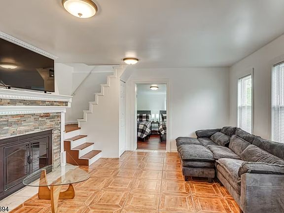 4th image of 86 Pine Brook Rd